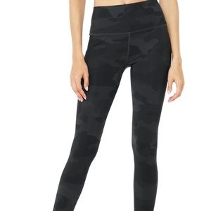 Alo yoga camo leggings worn only a few times , in great condition